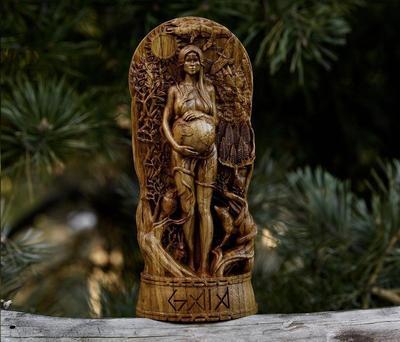 Nestbelaura Greek goddess statue made from synthetic resin in full product view
